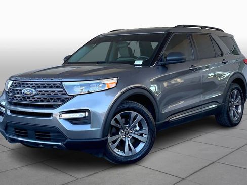 Used 2021 Ford Explorer XLT w/ Equipment Group 202A image 2