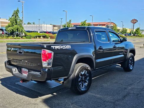 Used 2020 Toyota Tacoma TRD Off-Road w/ Technology Package image 5
