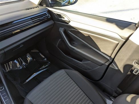 Certified 2025 Volkswagen Jetta S image 17