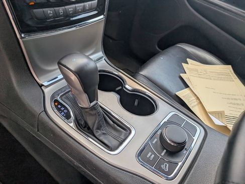 Used 2022 Jeep Grand Cherokee Limited AWD/4WD image 18