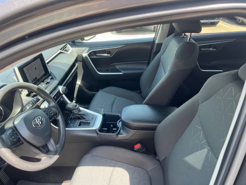 Used 2025 Toyota RAV4 XLE w/ Convenience Package FWD image 9