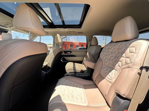 Certified 2025 Nissan Armada Platinum RWD image 18