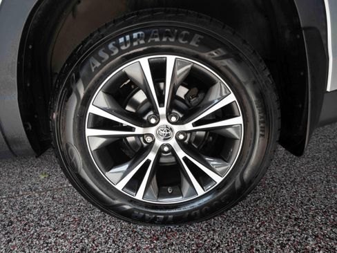Used 2019 Toyota Highlander Plus w/ Carpet Mat Package (TMS) AWD/4WD image 30