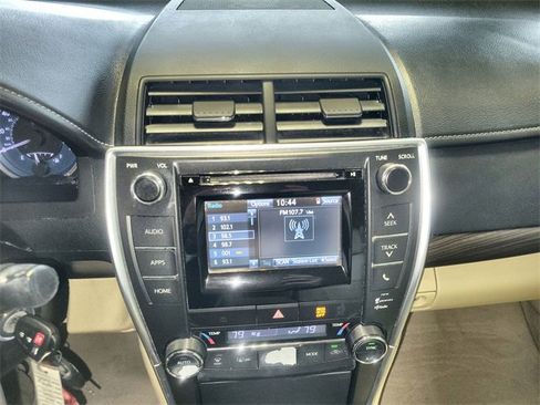 Used 2015 Toyota Camry XLE image 16