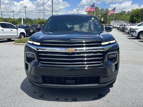 New 2025 Chevrolet Traverse LT w/ Driver Confidence Package FWD image 3
