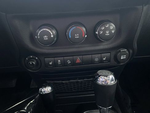 Used 2015 Jeep Wrangler Unlimited Sahara image 15