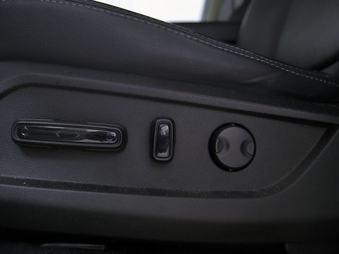 Used 2025 Honda Pilot EX-L image 19