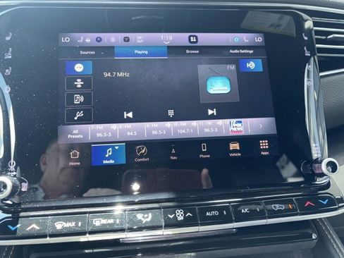 Used 2024 Jeep Wagoneer L Base image 10