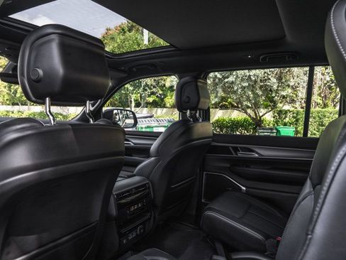 Used 2024 Jeep Wagoneer Series II image 20