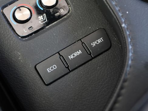 Used 2017 Toyota Avalon Limited image 29