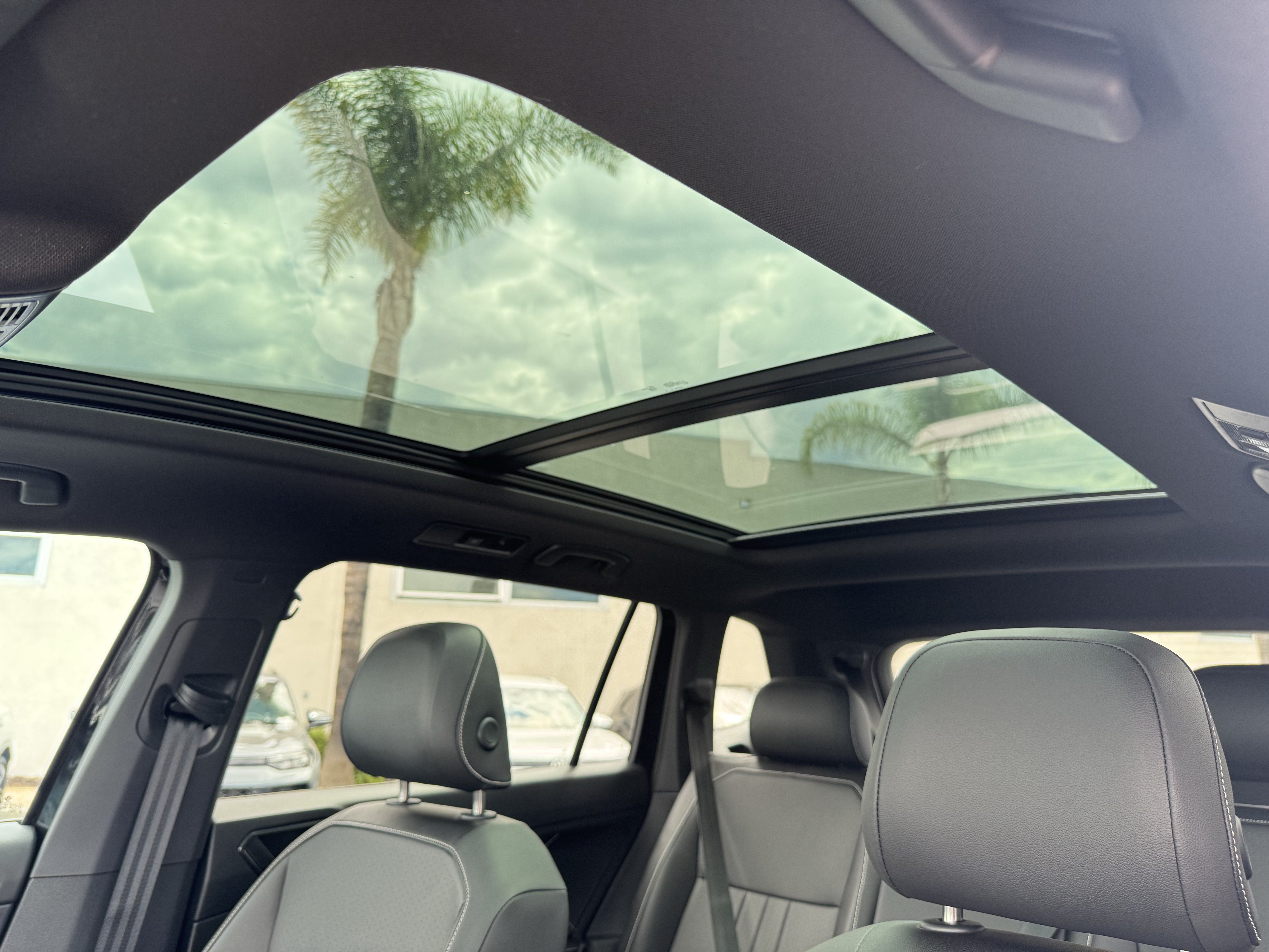 Certified 2023 Volkswagen Tiguan SE R-Line FWD image 29