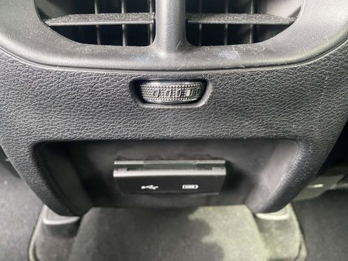 Used 2019 Jeep Cherokee Latitude Plus image 13