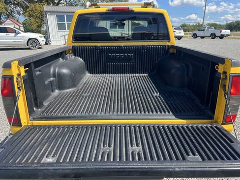 Used 2004 Nissan Frontier LE RWD image 6
