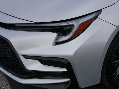 Used 2023 Toyota Corolla SE w/ SE Premium Package image 16