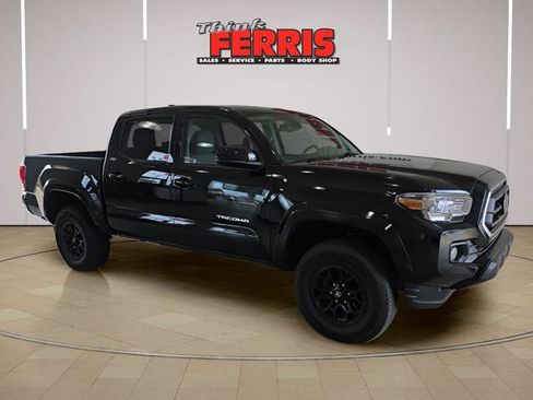 Used 2022 Toyota Tacoma SR5 AWD/4WD image 3