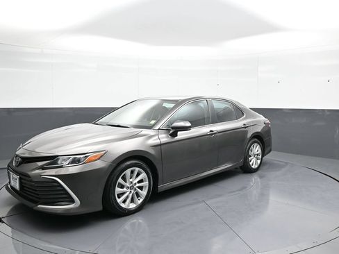 Used 2021 Toyota Camry LE AWD/4WD image 10