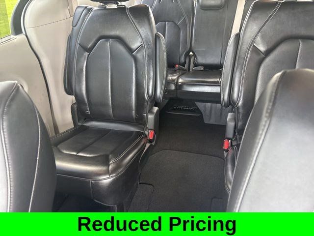 Used 2024 Chrysler Pacifica Touring-L FWD image 28