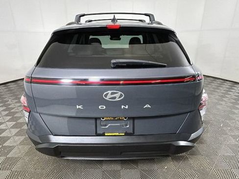 Used 2024 Hyundai Kona SEL w/ Convenience Package FWD image 4