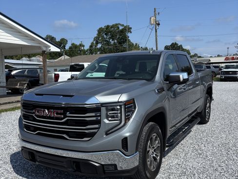 Used 2025 GMC Sierra 1500 SLT RWD image 1