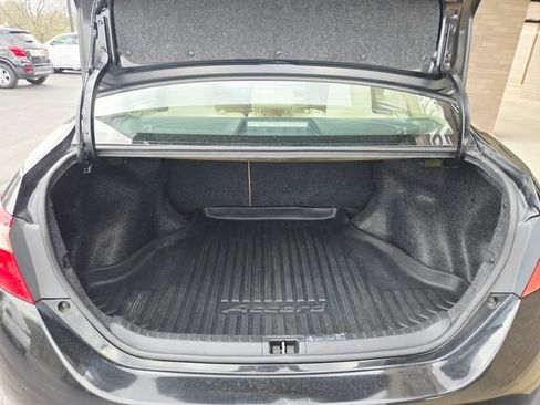 Used 2017 Toyota Corolla LE image 9