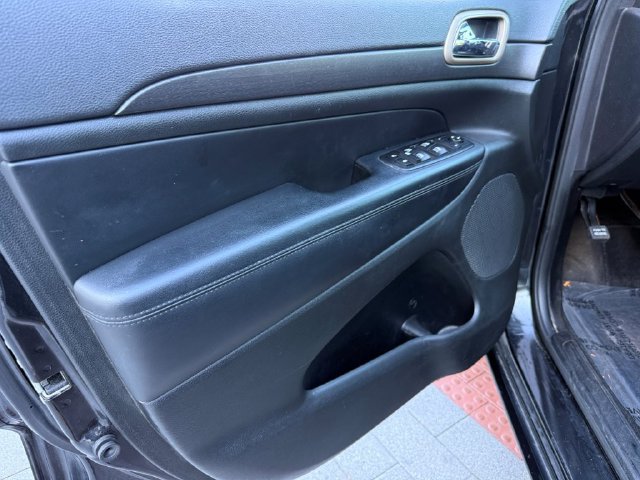 Used 2015 Jeep Grand Cherokee Altitude AWD/4WD image 9