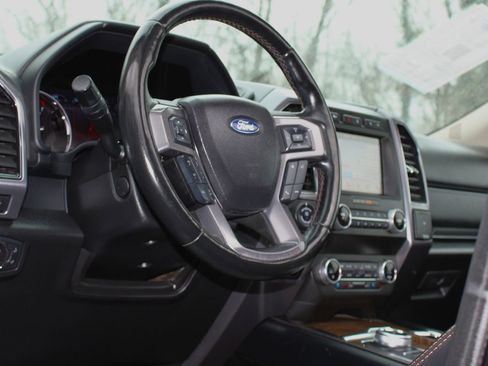 Used 2019 Ford Expedition Max Platinum image 18