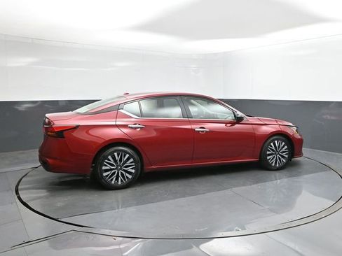 Used 2025 Nissan Altima 2.5 SV image 11