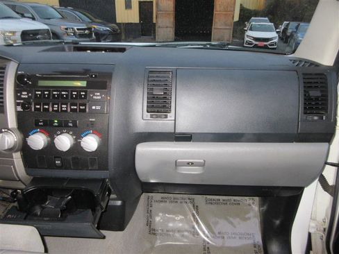 Used 2010 Toyota Tundra 4x4 Double Cab image 21