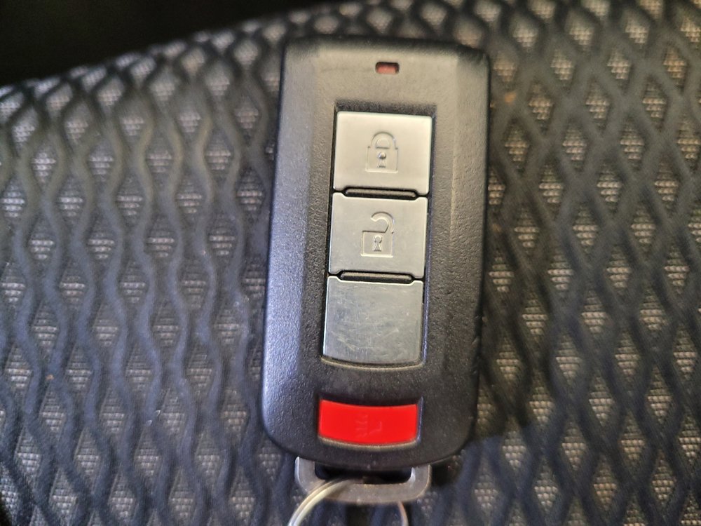 Used 2016 Mitsubishi Outlander SE AWD/4WD image 32