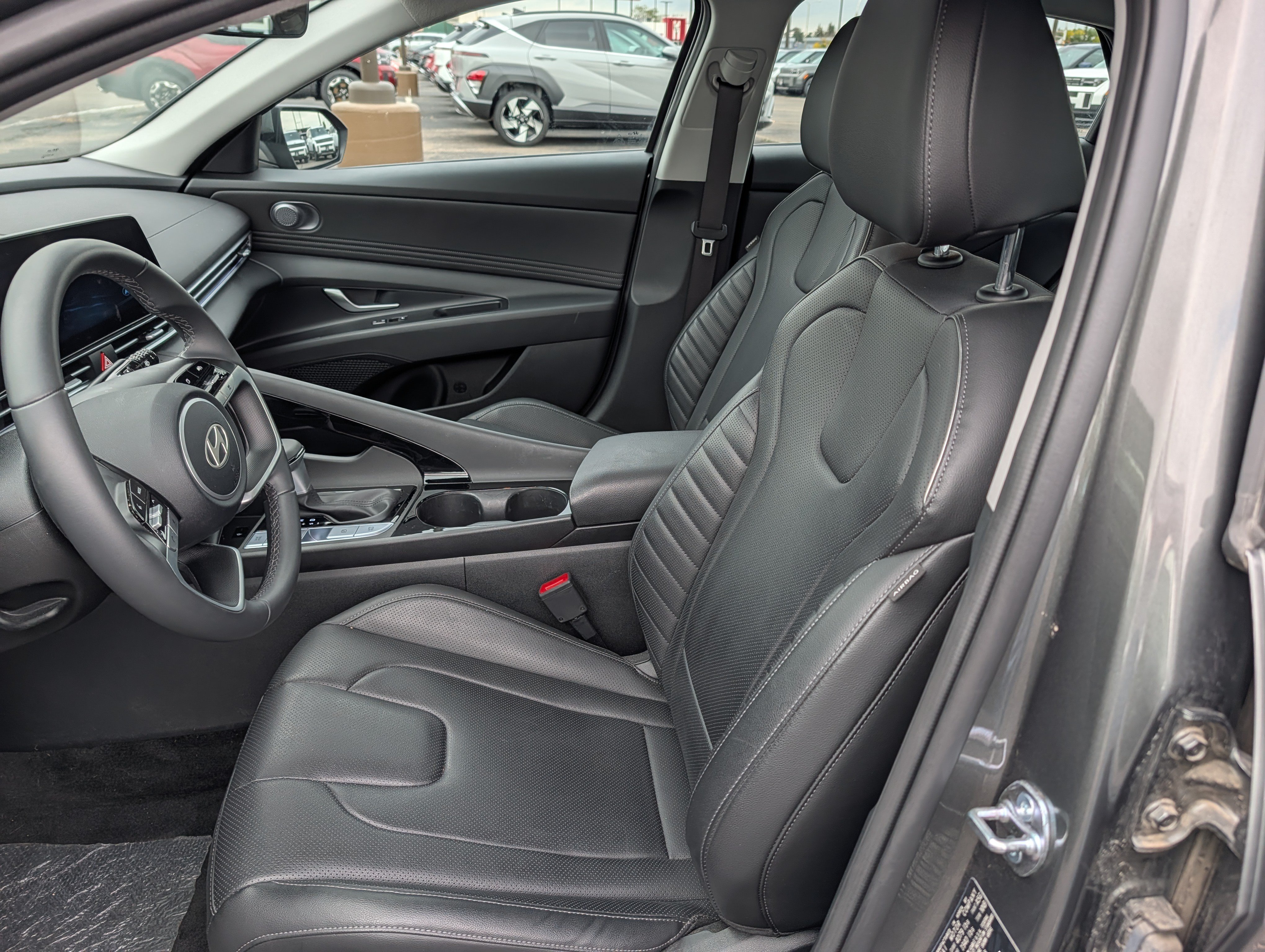 Used 2026 Hyundai Elantra Limited FWD image 10