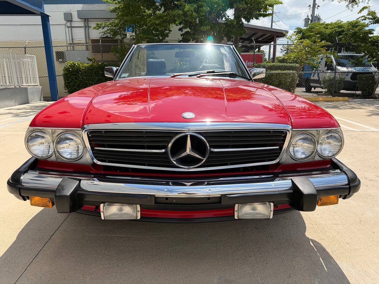 Used 1989 Mercedes-Benz 560 SL image 2