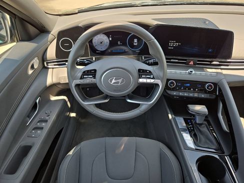 Used 2025 Hyundai Elantra SEL FWD image 13