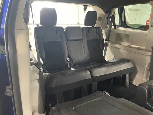 Used 2019 Dodge Grand Caravan SXT image 23