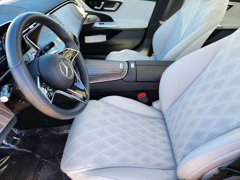 Used 2025 Mercedes-Benz E 350 4MATIC Sedan image 12