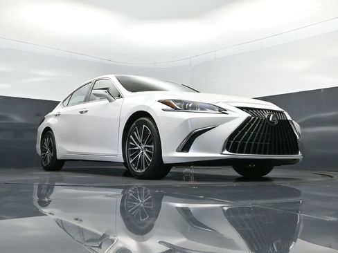 Certified 2023 Lexus ES 300h w/ Premium Package image 44