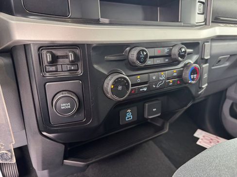 New 2025 Ford F450 XLT w/ XLT Value Package image 37