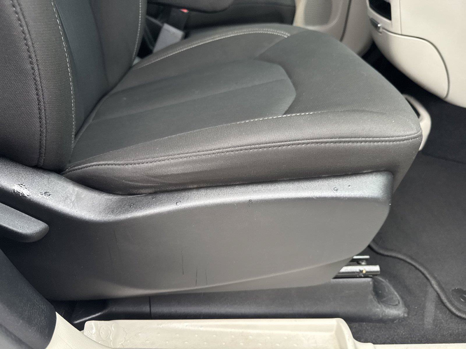 Used 2022 Chrysler Voyager LX FWD image 37