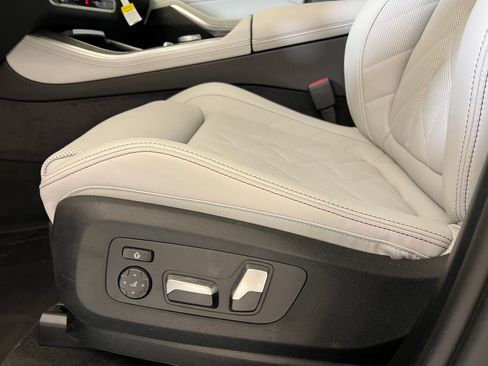 Used 2026 BMW X5 xDrive40i w/ Parking Assistance Package AWD/4WD image 13