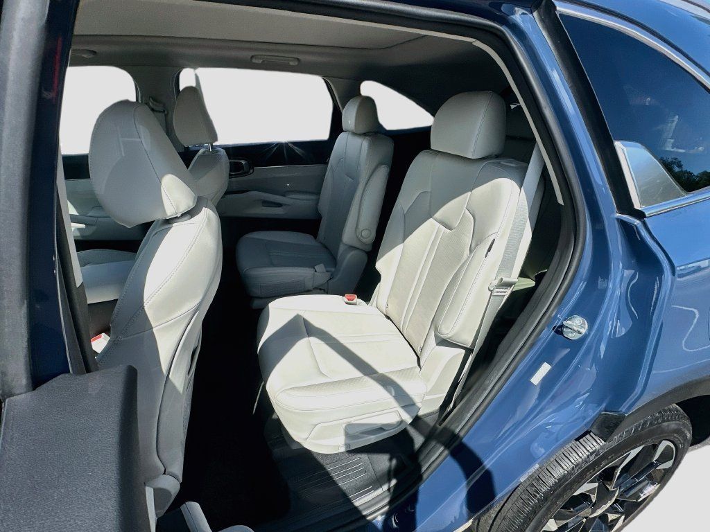 Certified 2025 Kia Sorento EX w/ Panoramic Sunroof Package FWD image 25