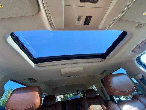 Used 2019 Cadillac Escalade Premium Luxury AWD/4WD image 29