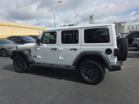 Used 2024 Jeep Wrangler Unlimited Sport AWD/4WD image 5