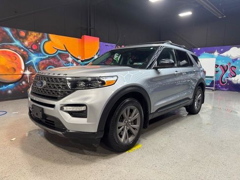 Used 2023 Ford Explorer XLT w/ Equipment Group 202A AWD/4WD image 1