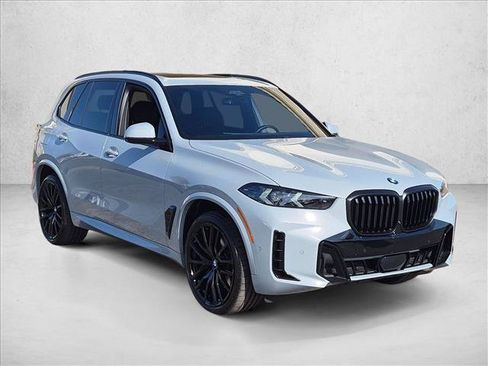 Used 2026 BMW X5 xDrive40i w/ M Sport Package AWD/4WD image 3