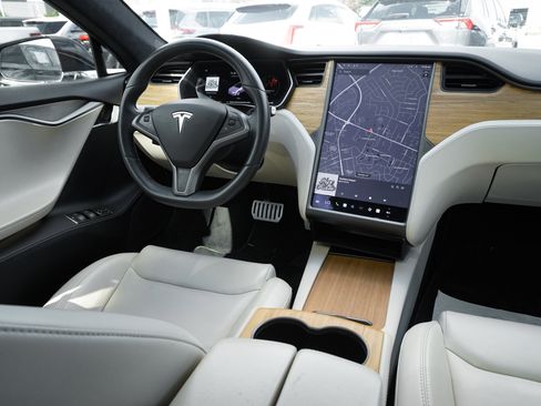 Used 2021 Tesla Model S Performance image 29