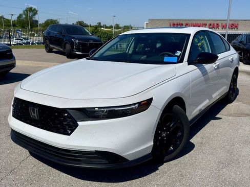 Used 2025 Honda Accord SE image 1