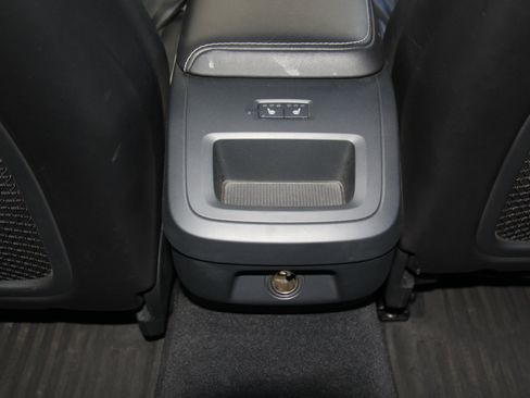 Used 2019 Volvo S60 T6 R-Design image 17