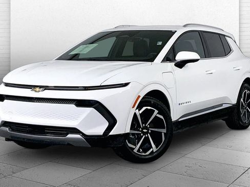 Used 2025 Chevrolet Equinox EV LT w/ Convenience Package image 12