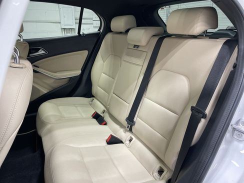 Used 2018 Mercedes-Benz GLA 250 4MATIC w/ Premium Package image 18
