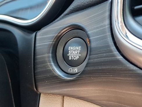Used 2021 Jeep Grand Cherokee Laredo AWD/4WD image 22