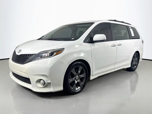 Used 2015 Toyota Sienna SE image 38